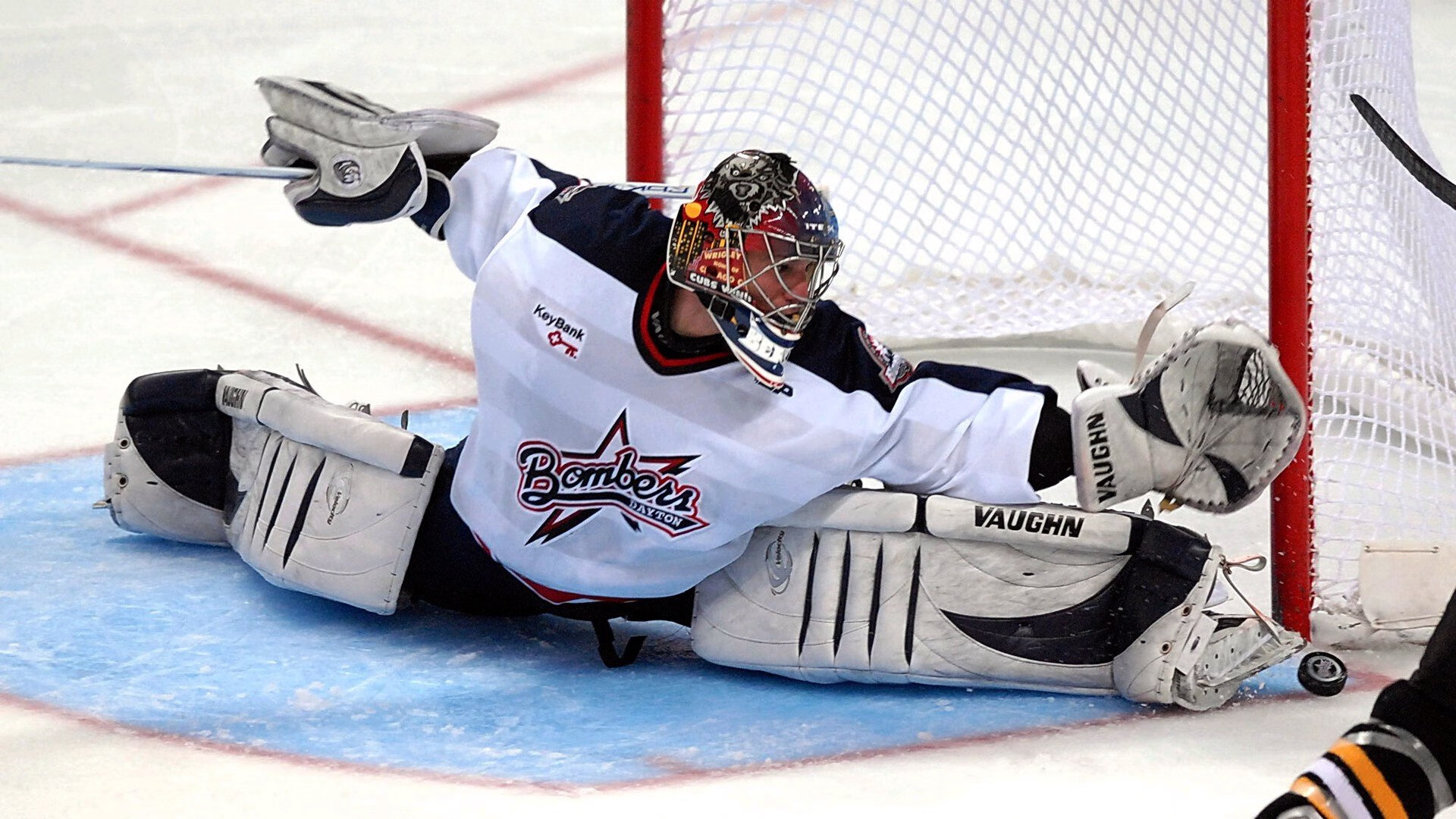 美因茨球队在场上展现出稳定发挥,取得胜利,美因茨队主客场球衣